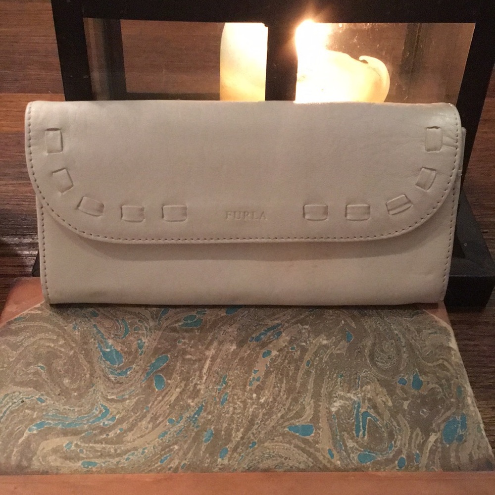 NWOT Furla Cream Bifold Wallet